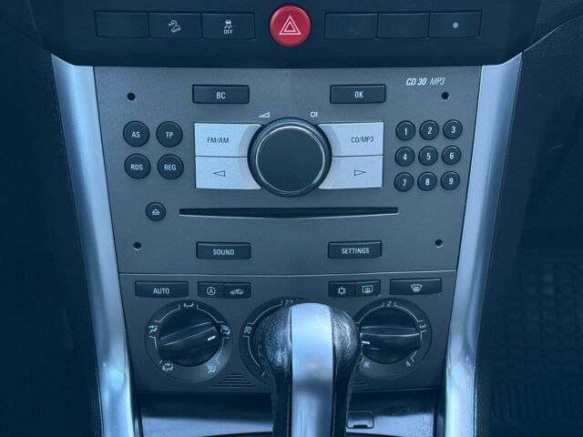 Черный Опель Антара, объемом двигателя 2.2 л и пробегом 225 тыс. км за 9700 $, фото 23 на Automoto.ua