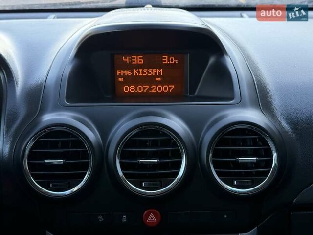 Черный Опель Антара, объемом двигателя 2.2 л и пробегом 225 тыс. км за 9700 $, фото 54 на Automoto.ua