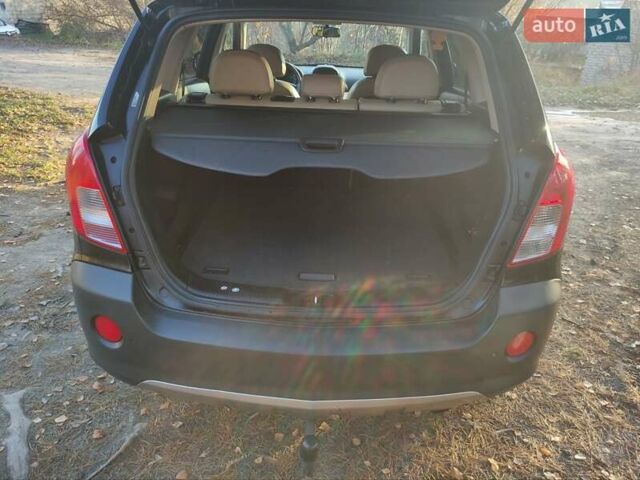 Черный Опель Антара, объемом двигателя 2.2 л и пробегом 178 тыс. км за 10250 $, фото 6 на Automoto.ua