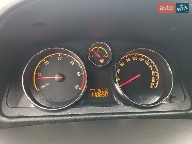 Чорний Опель Антара, об'ємом двигуна 2.23 л та пробігом 170 тис. км за 10000 $, фото 8 на Automoto.ua