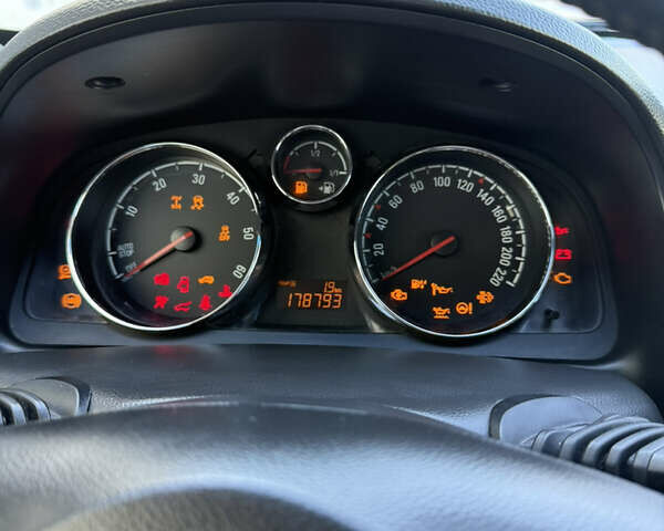 Чорний Опель Антара, об'ємом двигуна 2.2 л та пробігом 176 тис. км за 12450 $, фото 5 на Automoto.ua