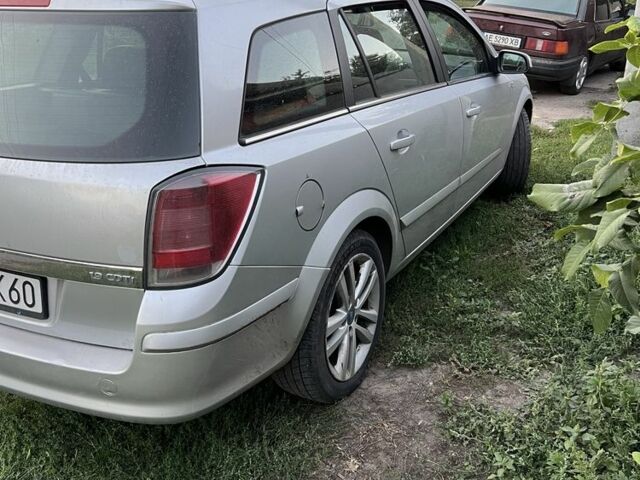 Сірий Опель Антара, об'ємом двигуна 1.9 л та пробігом 431 тис. км за 3100 $, фото 3 на Automoto.ua