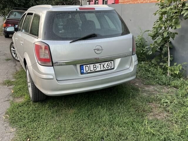 Сірий Опель Антара, об'ємом двигуна 1.9 л та пробігом 431 тис. км за 3100 $, фото 2 на Automoto.ua