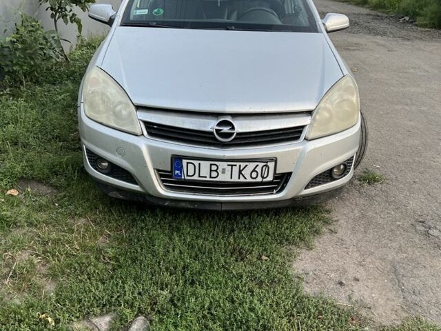 Сірий Опель Антара, об'ємом двигуна 1.9 л та пробігом 431 тис. км за 3100 $, фото 5 на Automoto.ua