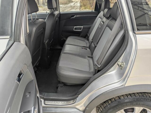 Сірий Опель Антара, об'ємом двигуна 2 л та пробігом 191 тис. км за 3700 $, фото 19 на Automoto.ua