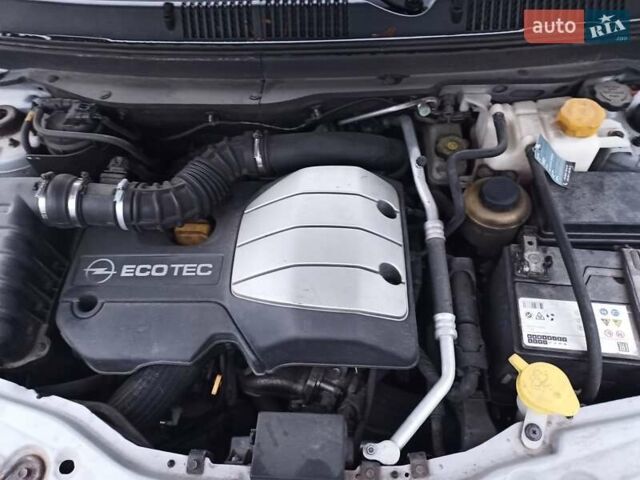 Сірий Опель Антара, об'ємом двигуна 1.99 л та пробігом 243 тис. км за 8000 $, фото 18 на Automoto.ua