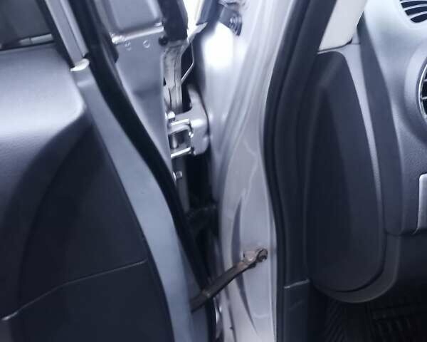 Сірий Опель Антара, об'ємом двигуна 1.99 л та пробігом 243 тис. км за 8000 $, фото 29 на Automoto.ua