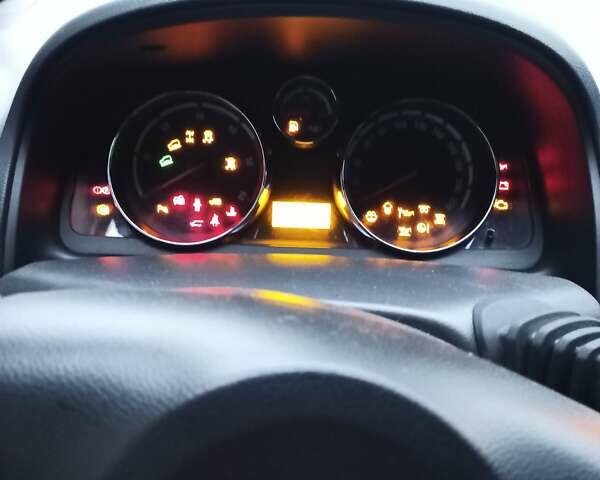 Сірий Опель Антара, об'ємом двигуна 1.99 л та пробігом 243 тис. км за 8000 $, фото 7 на Automoto.ua