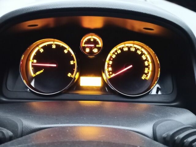 Серый Опель Антара, объемом двигателя 2 л и пробегом 243 тыс. км за 8000 $, фото 3 на Automoto.ua