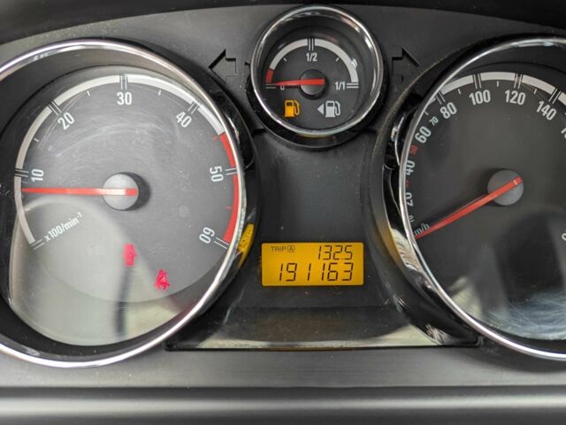 Сірий Опель Антара, об'ємом двигуна 2 л та пробігом 191 тис. км за 3700 $, фото 8 на Automoto.ua