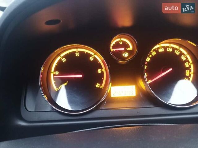 Сірий Опель Антара, об'ємом двигуна 1.99 л та пробігом 243 тис. км за 8000 $, фото 34 на Automoto.ua