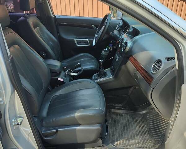 Серый Опель Антара, объемом двигателя 1.99 л и пробегом 251 тыс. км за 8200 $, фото 4 на Automoto.ua