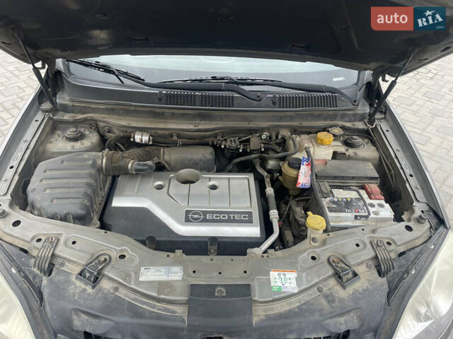 Серый Опель Антара, объемом двигателя 2.41 л и пробегом 185 тыс. км за 9399 $, фото 8 на Automoto.ua