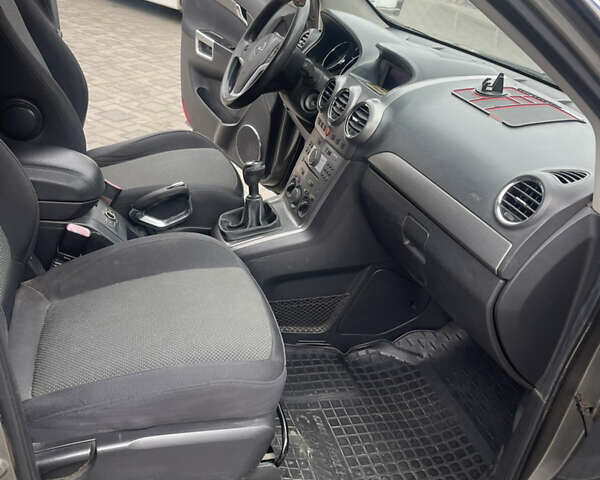 Серый Опель Антара, объемом двигателя 2.41 л и пробегом 185 тыс. км за 9399 $, фото 11 на Automoto.ua