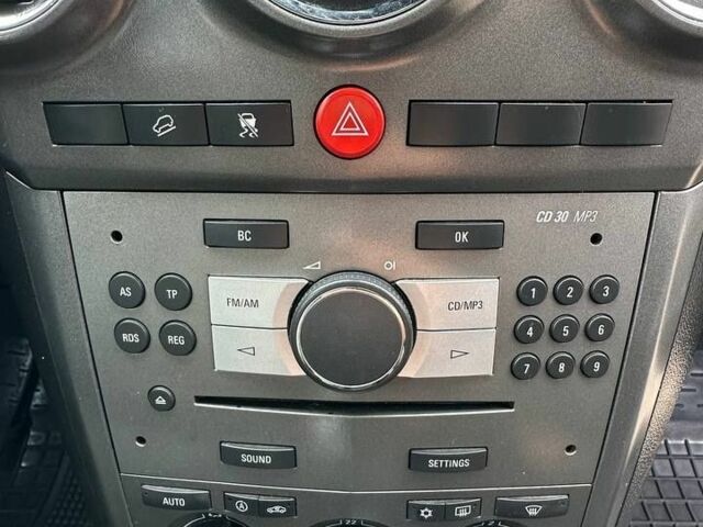 Серый Опель Антара, объемом двигателя 2 л и пробегом 273 тыс. км за 8900 $, фото 9 на Automoto.ua