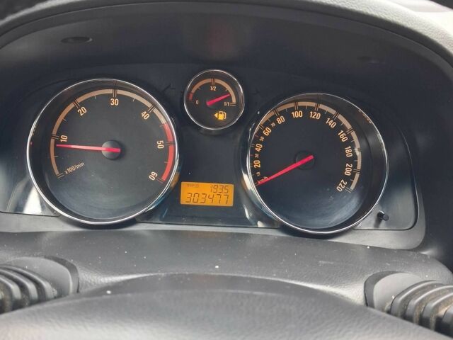 Серый Опель Антара, объемом двигателя 2 л и пробегом 304 тыс. км за 8500 $, фото 4 на Automoto.ua