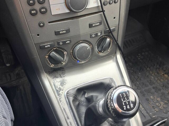 Серый Опель Антара, объемом двигателя 2 л и пробегом 304 тыс. км за 8500 $, фото 1 на Automoto.ua