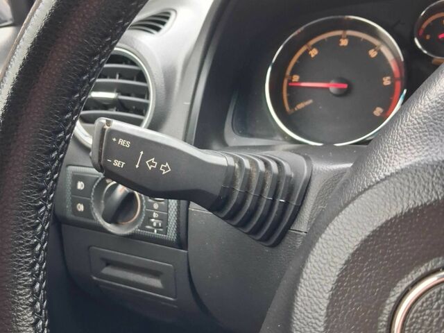 Серый Опель Антара, объемом двигателя 2 л и пробегом 304 тыс. км за 8500 $, фото 2 на Automoto.ua