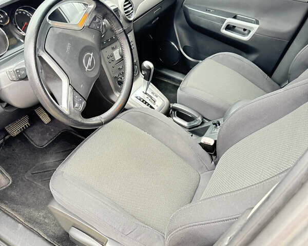 Серый Опель Антара, объемом двигателя 1.99 л и пробегом 207 тыс. км за 7700 $, фото 7 на Automoto.ua