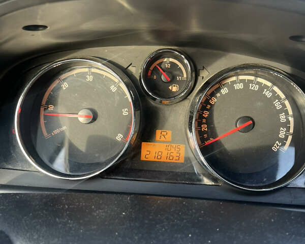 Серый Опель Антара, объемом двигателя 1.99 л и пробегом 218 тыс. км за 8600 $, фото 1 на Automoto.ua