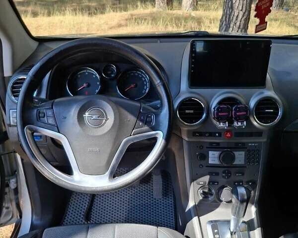Сірий Опель Антара, об'ємом двигуна 1.99 л та пробігом 311 тис. км за 9500 $, фото 14 на Automoto.ua