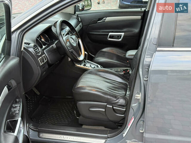 Серый Опель Антара, объемом двигателя 2.2 л и пробегом 198 тыс. км за 8750 $, фото 68 на Automoto.ua