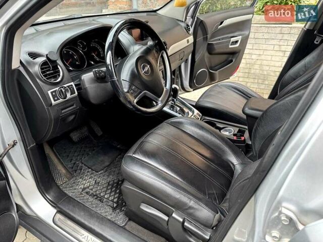 Серый Опель Антара, объемом двигателя 2.23 л и пробегом 220 тыс. км за 9500 $, фото 14 на Automoto.ua
