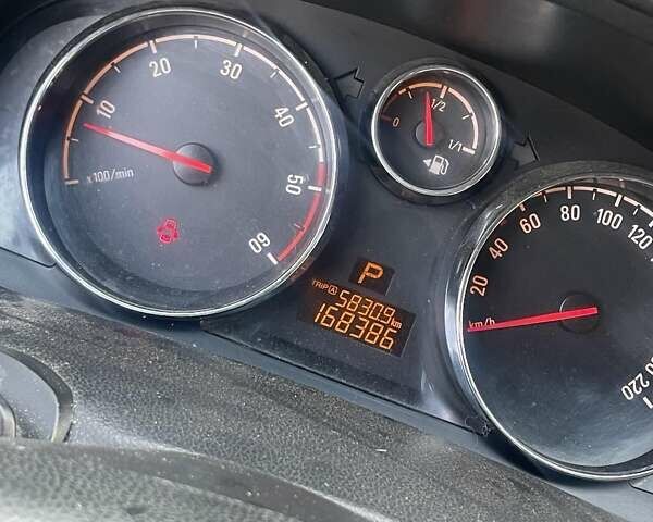 Сірий Опель Антара, об'ємом двигуна 2.2 л та пробігом 170 тис. км за 9900 $, фото 4 на Automoto.ua