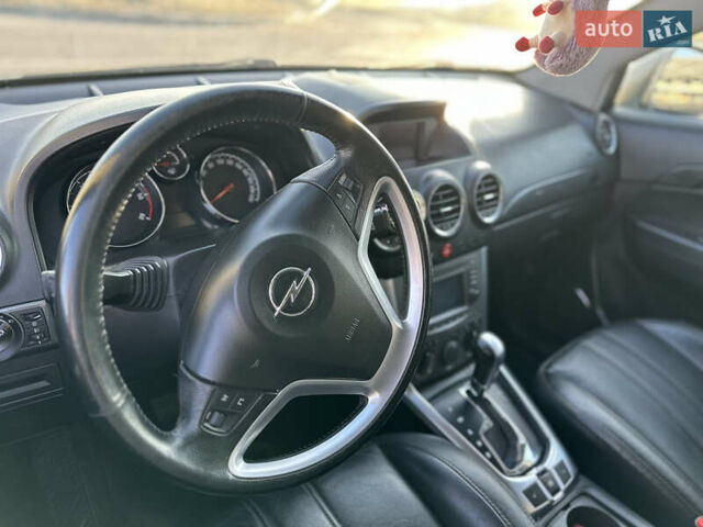 Серый Опель Антара, объемом двигателя 2.2 л и пробегом 200 тыс. км за 10500 $, фото 9 на Automoto.ua