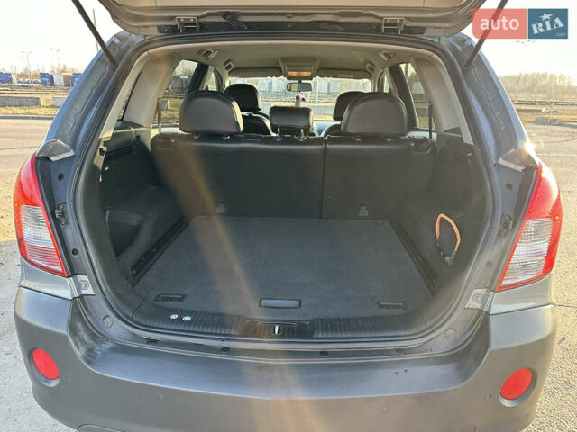 Серый Опель Антара, объемом двигателя 2.2 л и пробегом 200 тыс. км за 10500 $, фото 5 на Automoto.ua