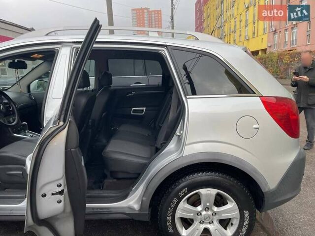 Серый Опель Антара, объемом двигателя 2.4 л и пробегом 153 тыс. км за 12000 $, фото 1 на Automoto.ua