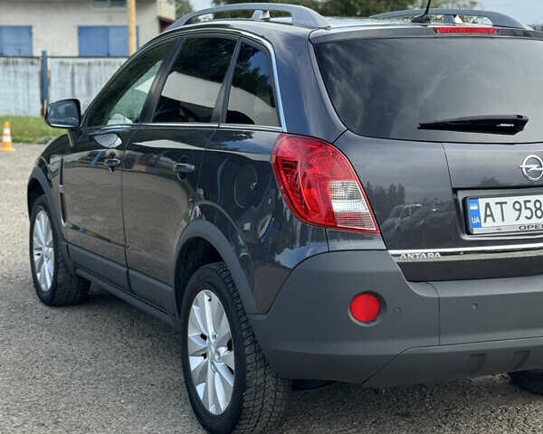 Серый Опель Антара, объемом двигателя 2.2 л и пробегом 206 тыс. км за 11555 $, фото 7 на Automoto.ua