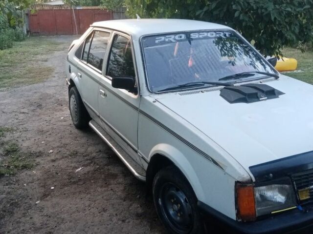 Опель Аскона 1980 у Каменке на Automoto.ua Білий Опель Аскона, об'ємом двигуна 8 л та пробігом 96 тис. км за 435 $, фото 4 на Automoto.ua
