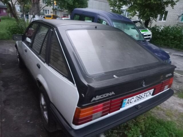 Белый Опель Аскона, объемом двигателя 1.8 л и пробегом 500 тыс. км за 795 $, фото 4 на Automoto.ua