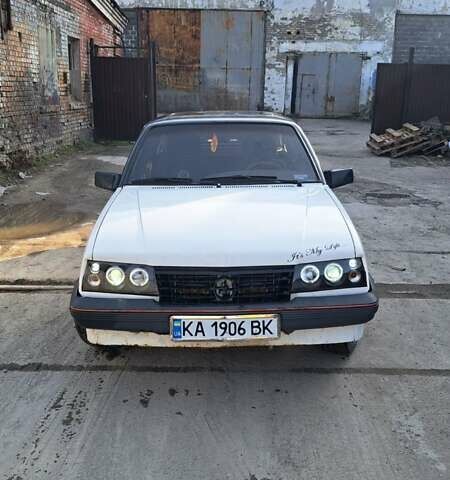 Белый Опель Аскона, объемом двигателя 1.6 л и пробегом 250 тыс. км за 1100 $, фото 3 на Automoto.ua