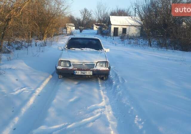 Белый Опель Аскона, объемом двигателя 2 л и пробегом 300 тыс. км за 579 $, фото 1 на Automoto.ua