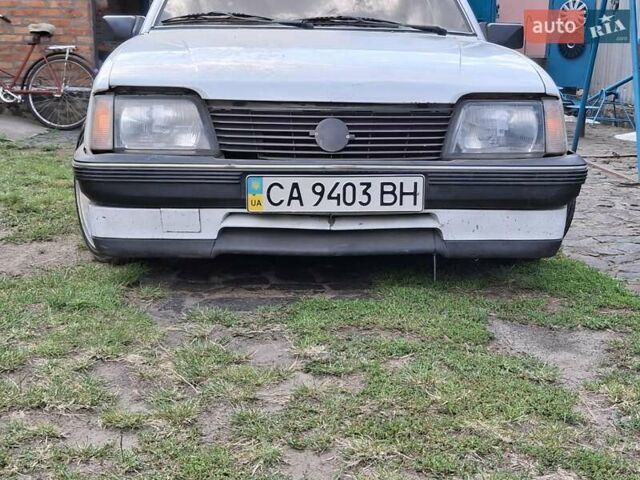 Белый Опель Аскона, объемом двигателя 1.6 л и пробегом 777 тыс. км за 1200 $, фото 6 на Automoto.ua