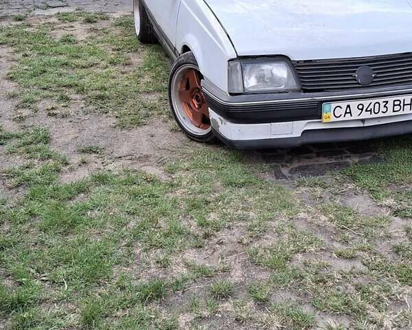 Белый Опель Аскона, объемом двигателя 1.6 л и пробегом 777 тыс. км за 1200 $, фото 11 на Automoto.ua