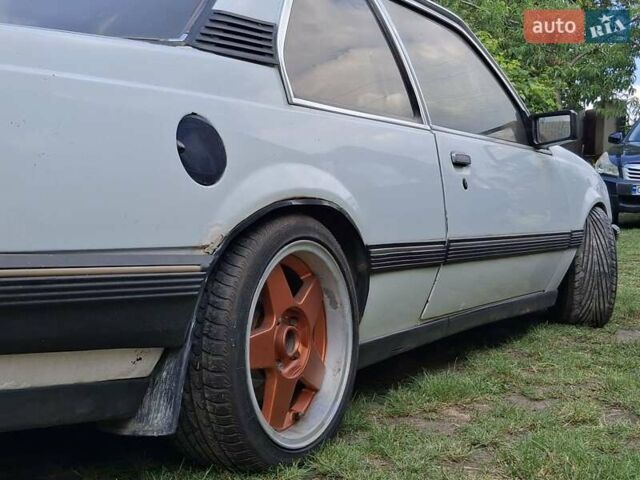 Белый Опель Аскона, объемом двигателя 1.6 л и пробегом 777 тыс. км за 1200 $, фото 7 на Automoto.ua