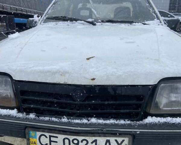 Белый Опель Аскона, объемом двигателя 1.6 л и пробегом 200 тыс. км за 299 $, фото 1 на Automoto.ua