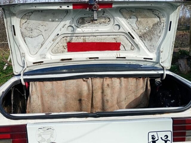 Белый Опель Аскона, объемом двигателя 1.6 л и пробегом 573 тыс. км за 955 $, фото 5 на Automoto.ua