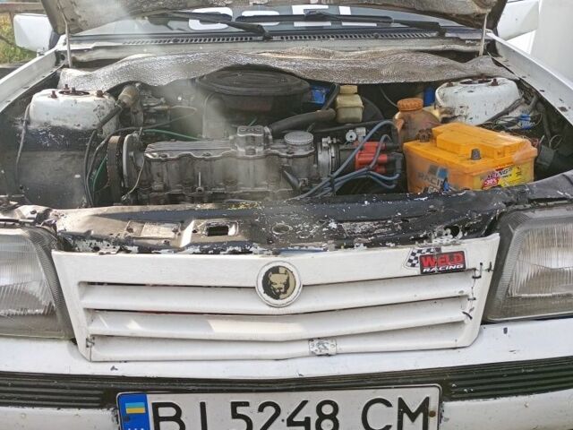 Белый Опель Аскона, объемом двигателя 1.6 л и пробегом 573 тыс. км за 955 $, фото 3 на Automoto.ua