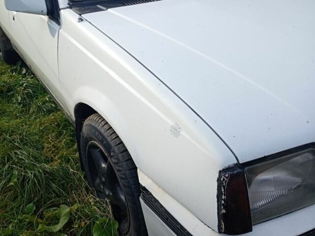 Белый Опель Аскона, объемом двигателя 1.6 л и пробегом 573 тыс. км за 955 $, фото 2 на Automoto.ua