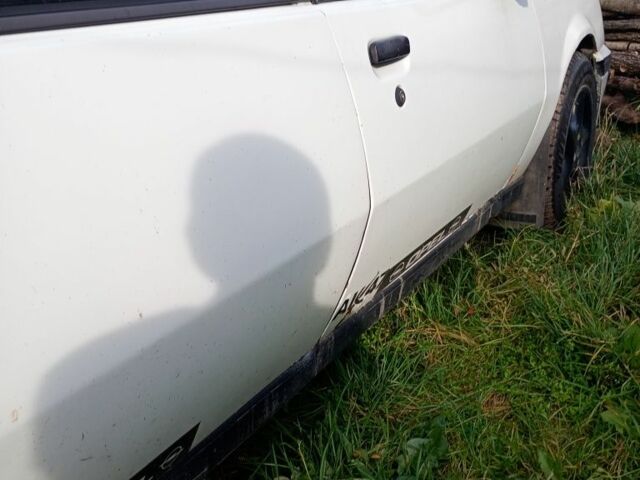 Белый Опель Аскона, объемом двигателя 1.6 л и пробегом 573 тыс. км за 955 $, фото 1 на Automoto.ua