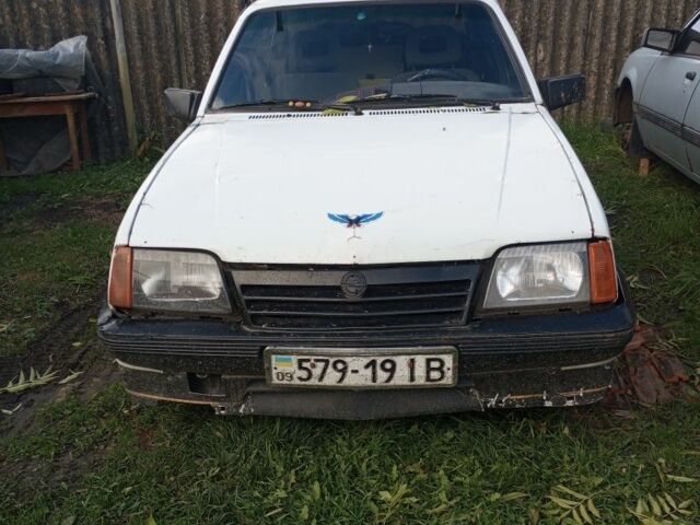 Опель Аскона 1987 в Коломые на Automoto.ua Белый Опель Аскона, объемом двигателя 8 л и пробегом 200 тыс. км за 900 $, фото 4 на Automoto.ua