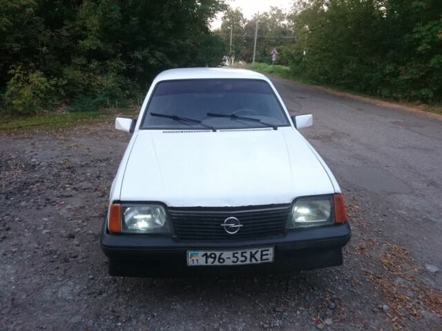 Білий Опель Аскона, об'ємом двигуна 0 л та пробігом 795 тис. км за 832 $, фото 3 на Automoto.ua