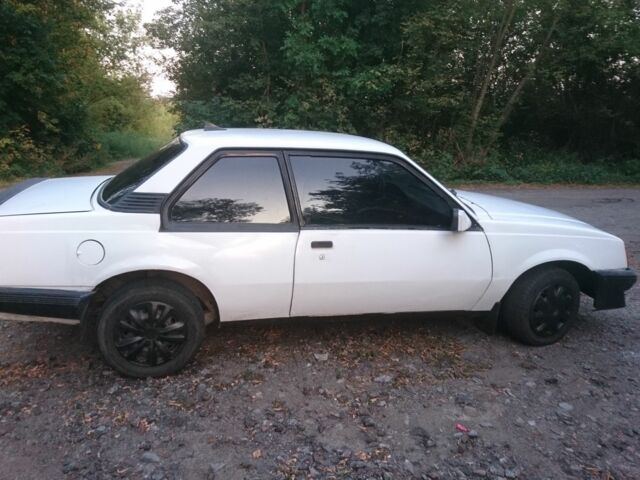 Білий Опель Аскона, об'ємом двигуна 0 л та пробігом 795 тис. км за 832 $, фото 4 на Automoto.ua