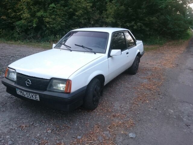 Білий Опель Аскона, об'ємом двигуна 0 л та пробігом 795 тис. км за 832 $, фото 1 на Automoto.ua