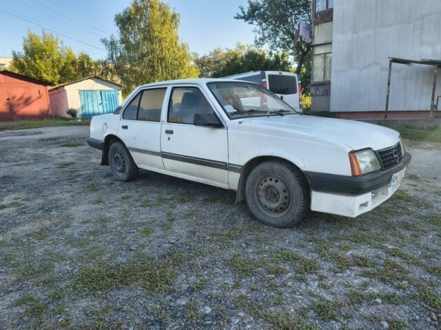 Білий Опель Аскона, об'ємом двигуна 0 л та пробігом 200 тис. км за 493 $, фото 2 на Automoto.ua