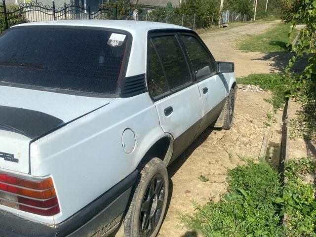Опель Аскона 1986 в Калуше на Automoto.ua Белый Опель Аскона, объемом двигателя 1.6 л и пробегом 2 тыс. км за 750 $, фото 5 на Automoto.ua